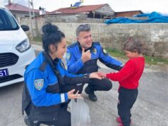 Polislerden Gönül Isıtan Bayram Sürprizi