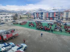 Sirenler Çaldı, Öğrenciler “Çök–Kapan–Tutun” ile Depreme Hazırlandı