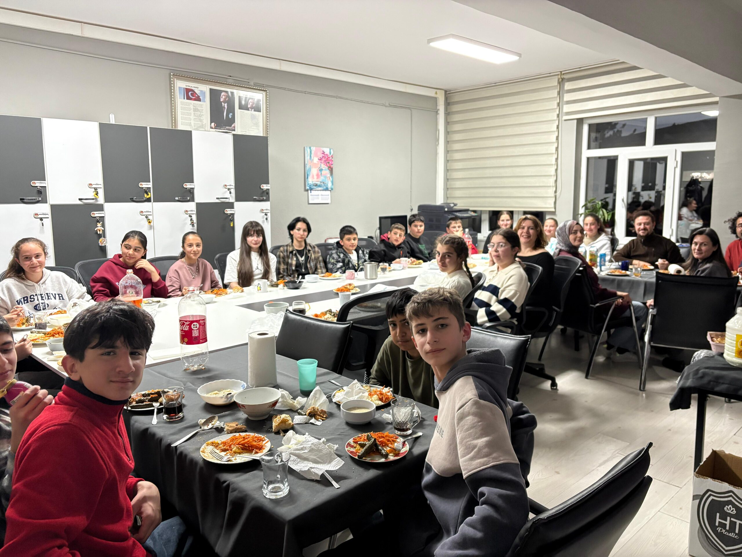 Üzümlü Ortaokulu’nda LGS Öğrencileri ve Öğretmenler İftar Sofrasında Buluştu