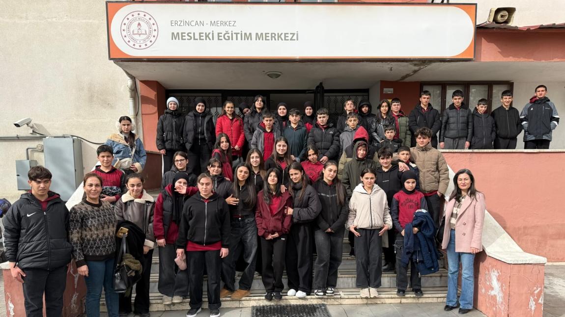 Üzümlü Ortaokulu’ndan LGS Adaylarına Meslek Lisesi Tanıtım Gezisi