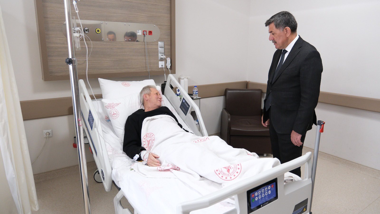 Başkan AKSUN’dan Hastalara Moral Ziyareti