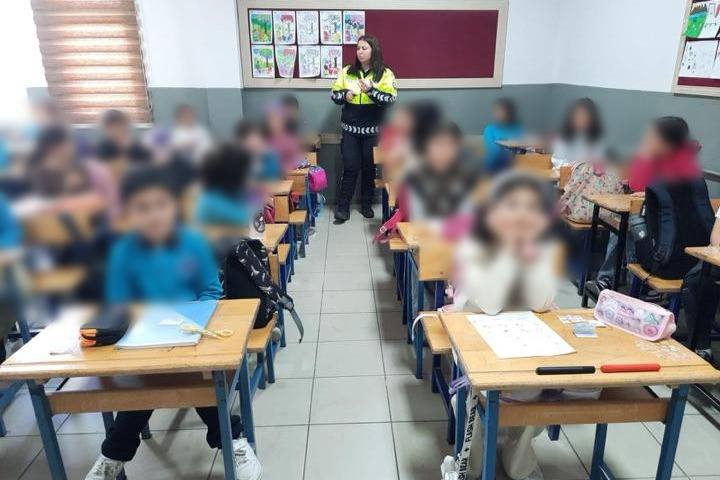 Çocuk Polisi Öğrencilerle Buluştu: 150 Kişiye Güvenlik Eğitimi Verildi