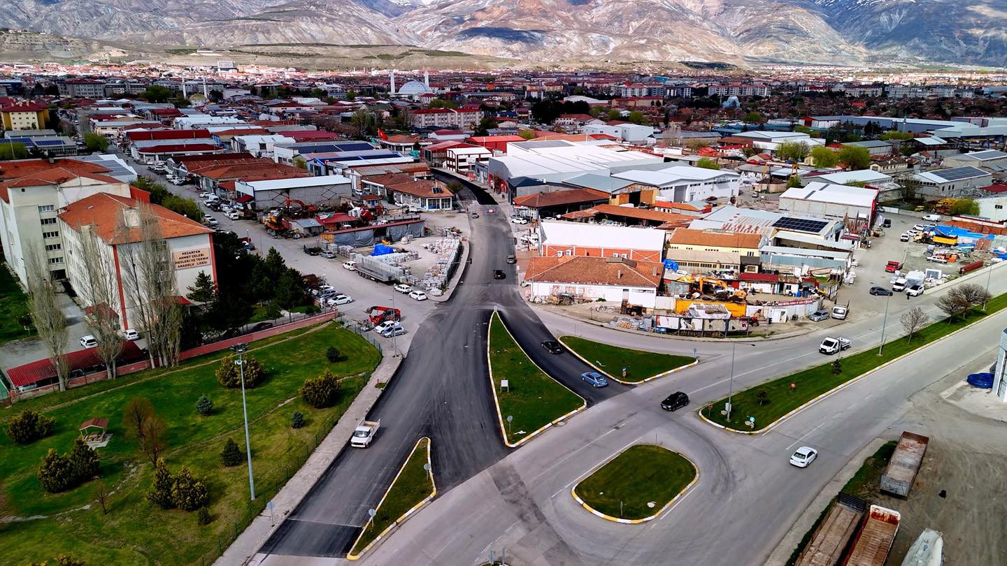 Dede Korkut Caddesi Yenileniyor: Asfalt Baştan Aşağı Değişiyor