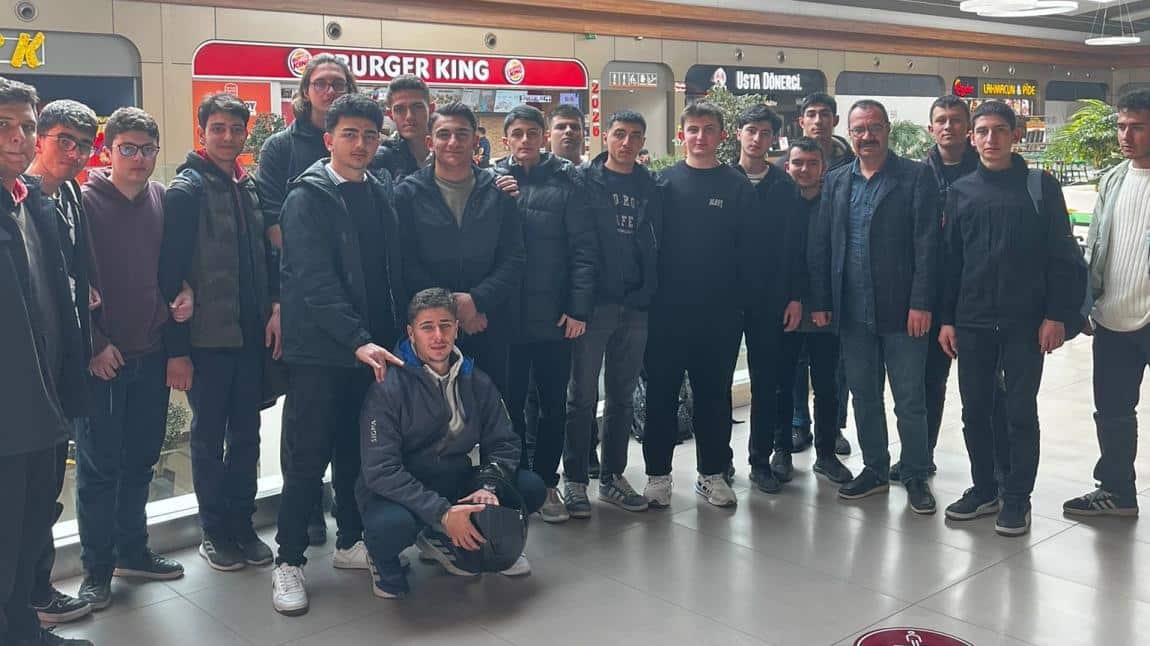 Erzincan’da 12. Sınıf Öğrencilerine Sinema Etkinliği