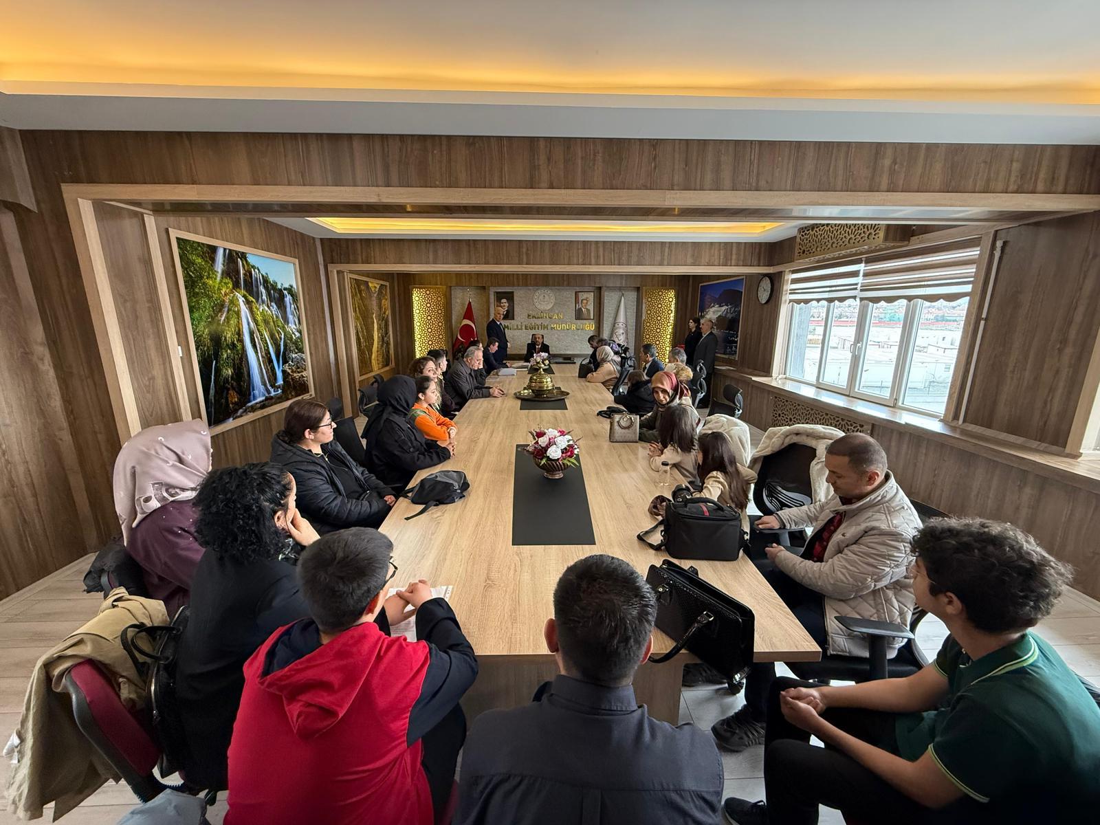 Erzincan’da “Aile Yılı” Coşkusu: Başarılı Öğrenciler Ödüllerine Kavuştu