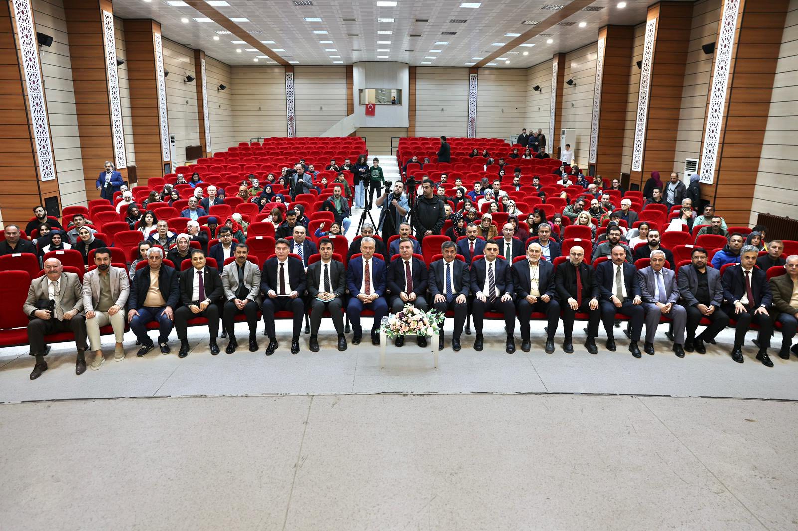 Erzincan’da “Şiir Şöleni”: Duygular Ve İnsani Değerler Ön Planda