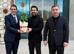 Erzincan’da Tescilli Ters Lale Batuhan MUMCU’ya Takdim Edildi