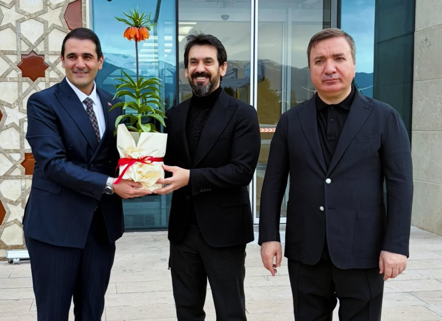 Erzincan’da Tescilli Ters Lale Batuhan MUMCU’ya Takdim Edildi