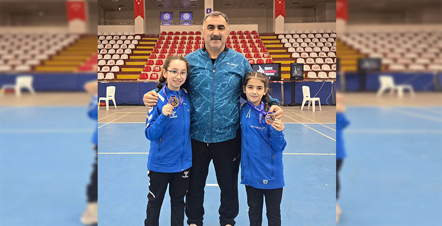 Erzincanlı Millî Badmintoncular Macaristan’dan Madalyayla Döndü