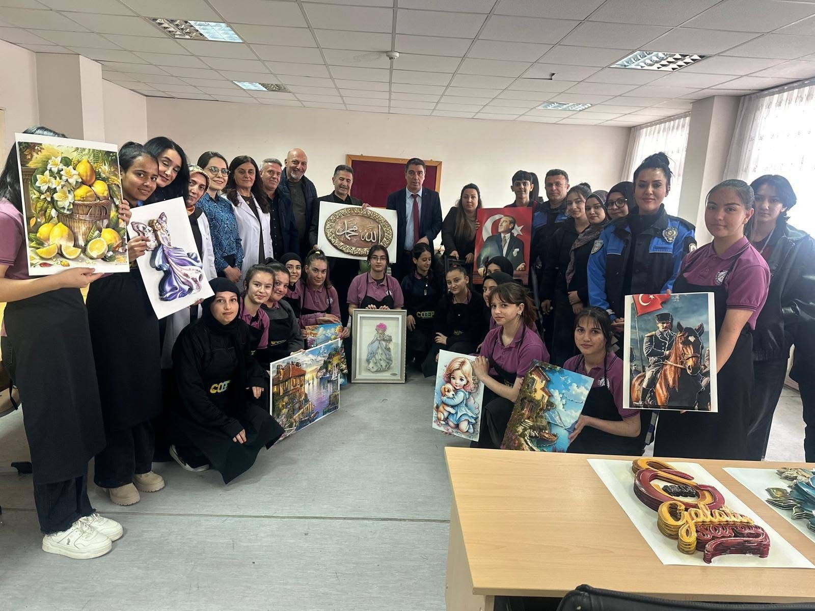 Gençlere Sanatsal Destek: Kâğıt Rölyef Kursu Ziyaret Edildi