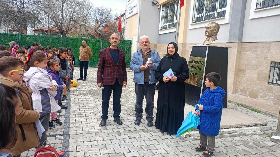 Mehmet Akif Ersoy İlkokulu’nda “Veliler Kitap Okuyor” Projesine Ödül Töreni