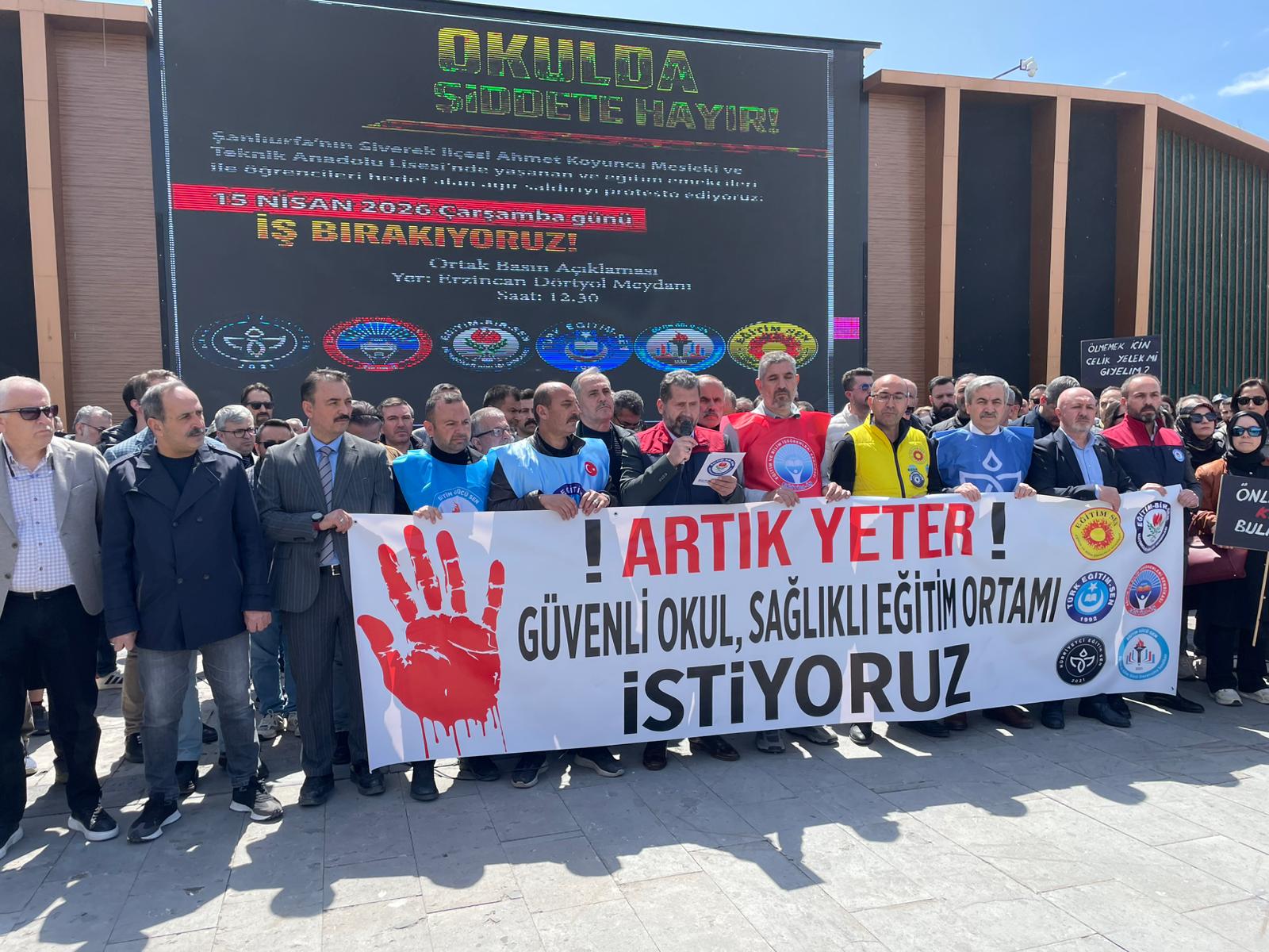 Siverek’teki Silahlı Saldırıya Erzincan’dan Tepki: Eğitimciler Sokağa İndi