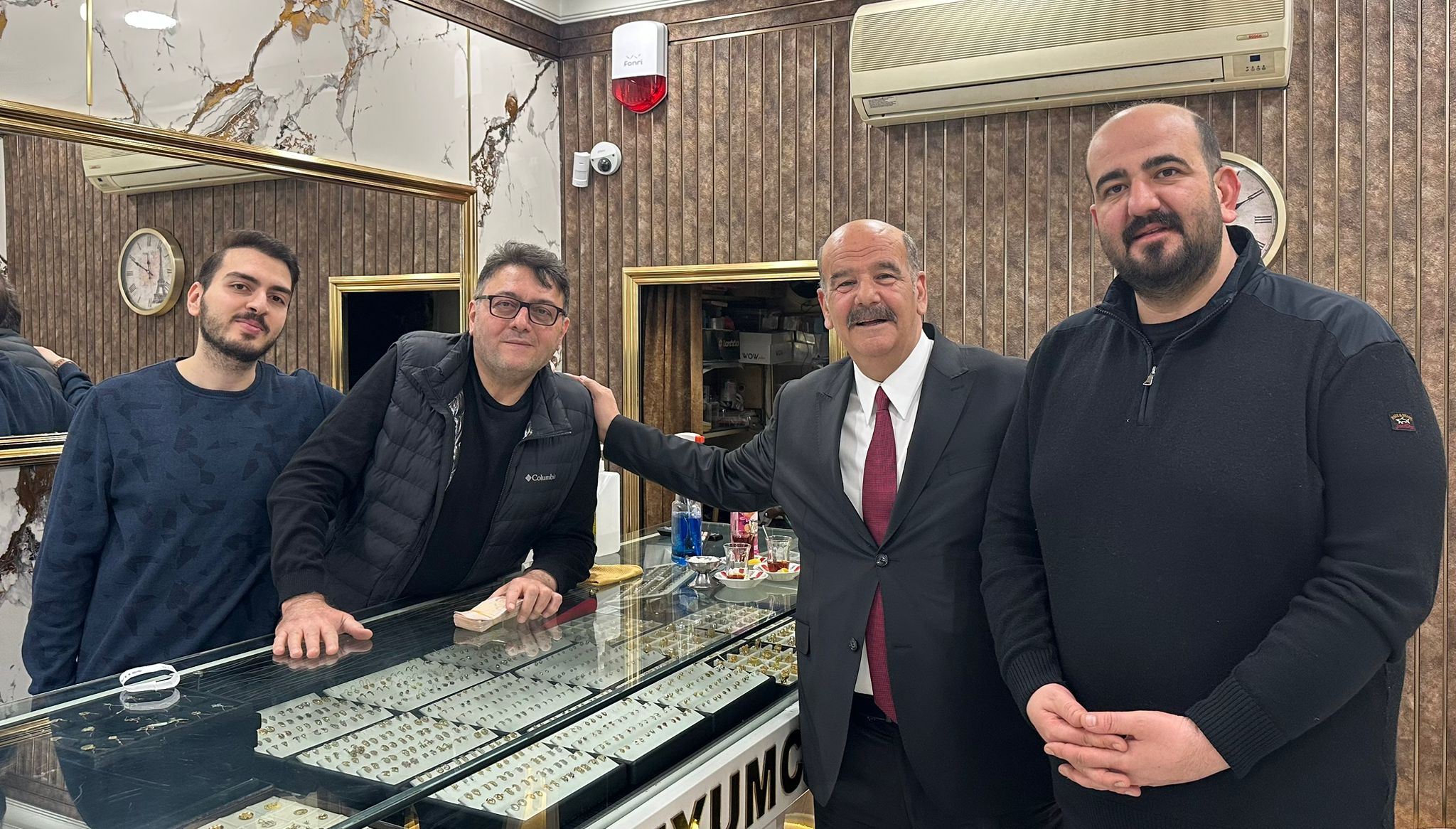 Süleyman TAN’dan Esnaf Ziyareti: “Yalnızlık Hissini Ortadan Kaldıracağız”