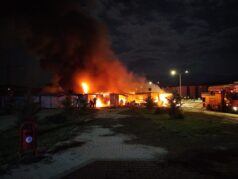 TOKİ Şantiyesinde Korkutan Yangın: Konteynerler Alevlere Teslim Oldu