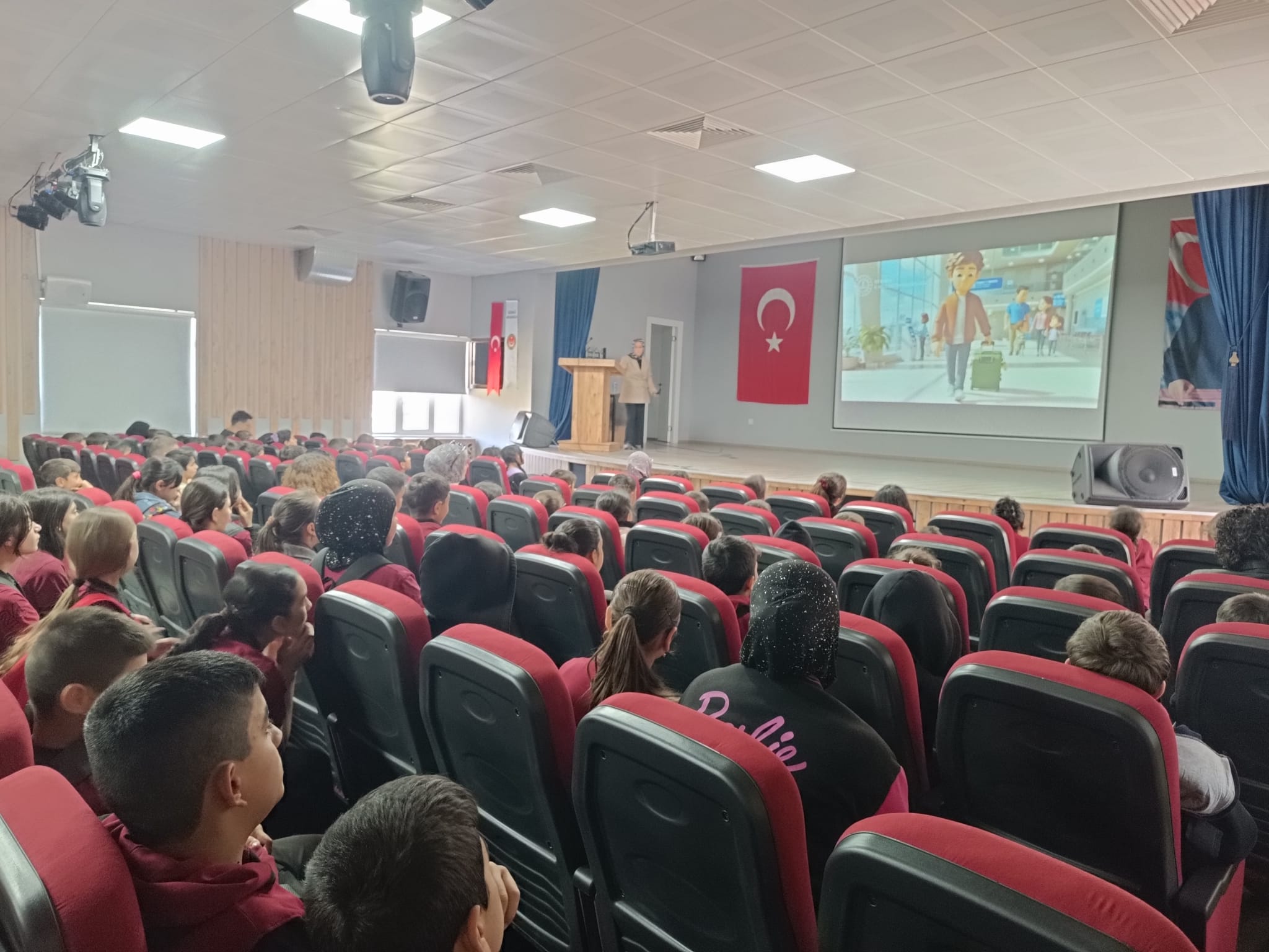 Üzümlü Ortaokulu’nda “Akran Nezaketi” Farkındalığı