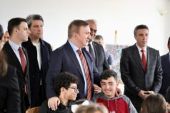 Vali AYDOĞDU Altınbaşak’ta Gençlerle Buluştu