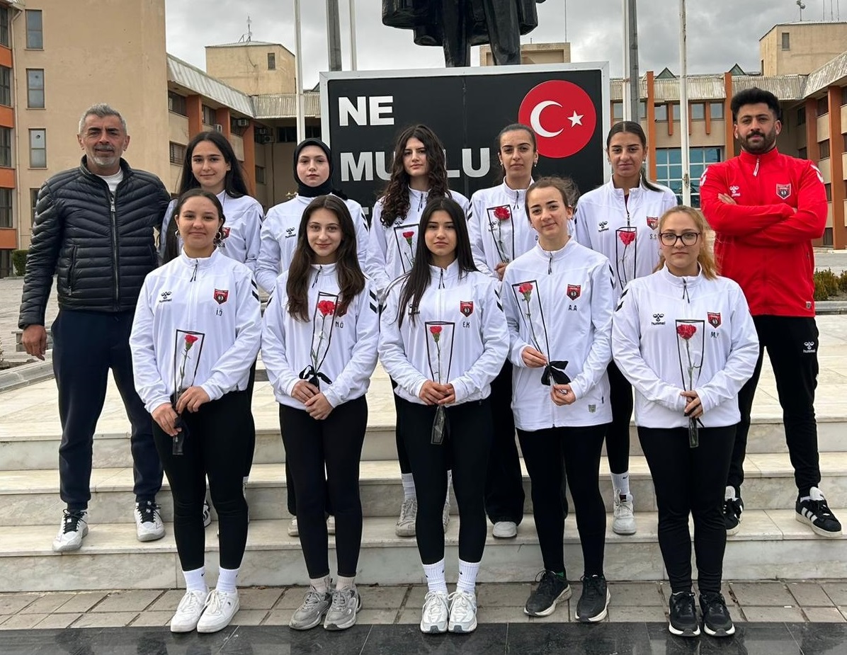 Vefa Spor’dan Anlamlı Şampiyonluk: Zaferlerini Şehit Öğrenci ve Öğretmene Adadılar