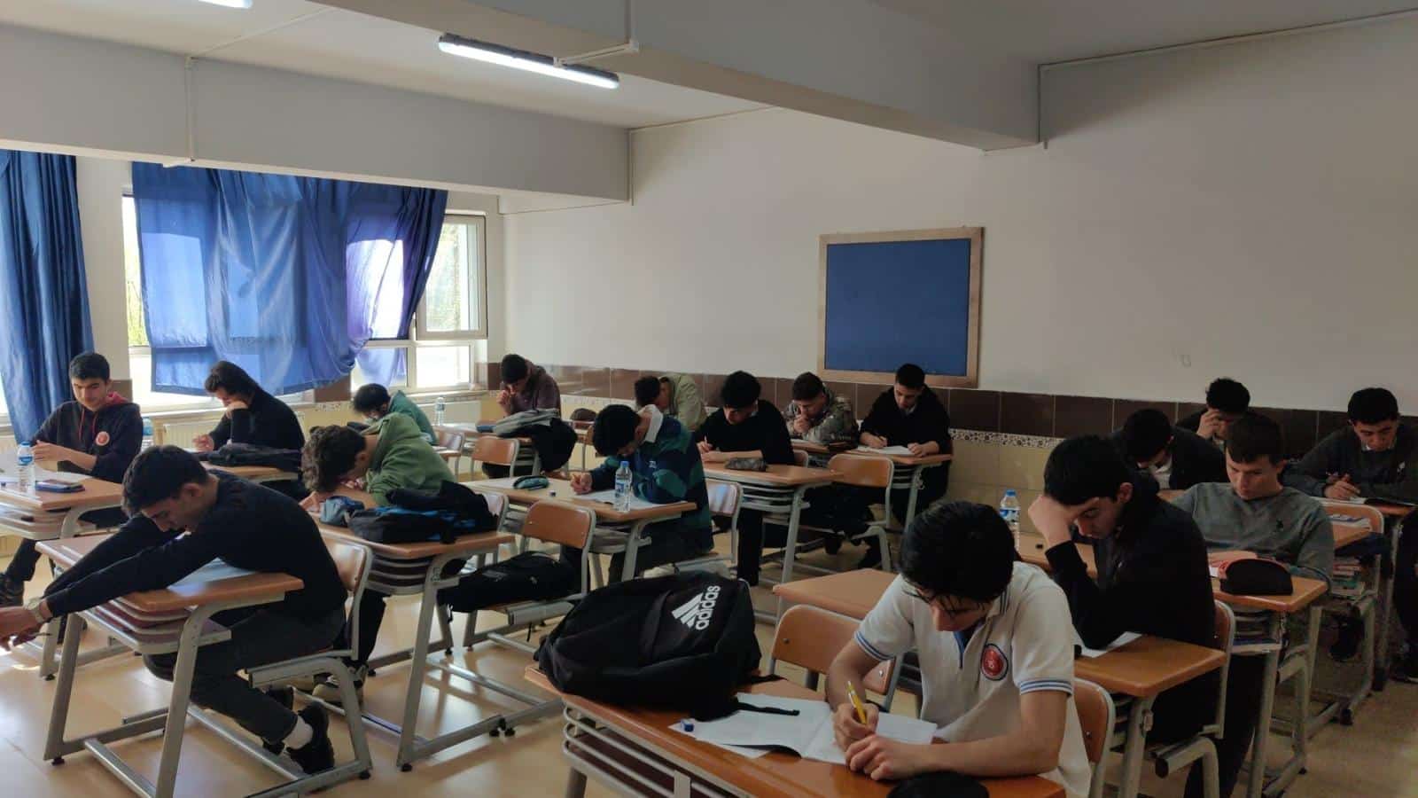 YKS Adayları Sınav Provasında Ter Döktü