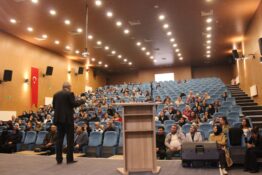 EBYÜ İlahiyat Fakültesi Dekanı Aktepe, Öğrencilerle Kariyer Günleri’nde Buluştu