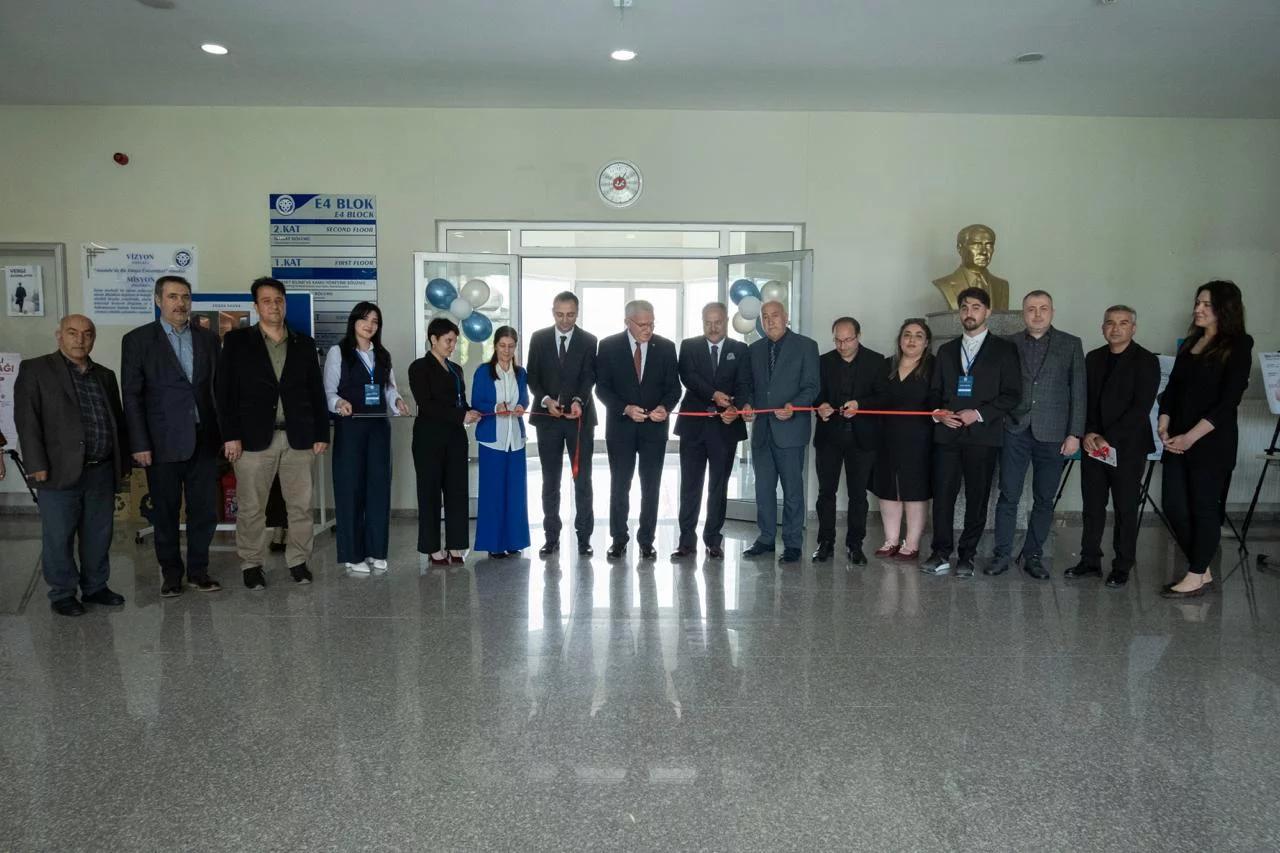 EBYÜ’de “III. Geleneksel Bir Fikrim Var!” Sergisi İlgi Gördü