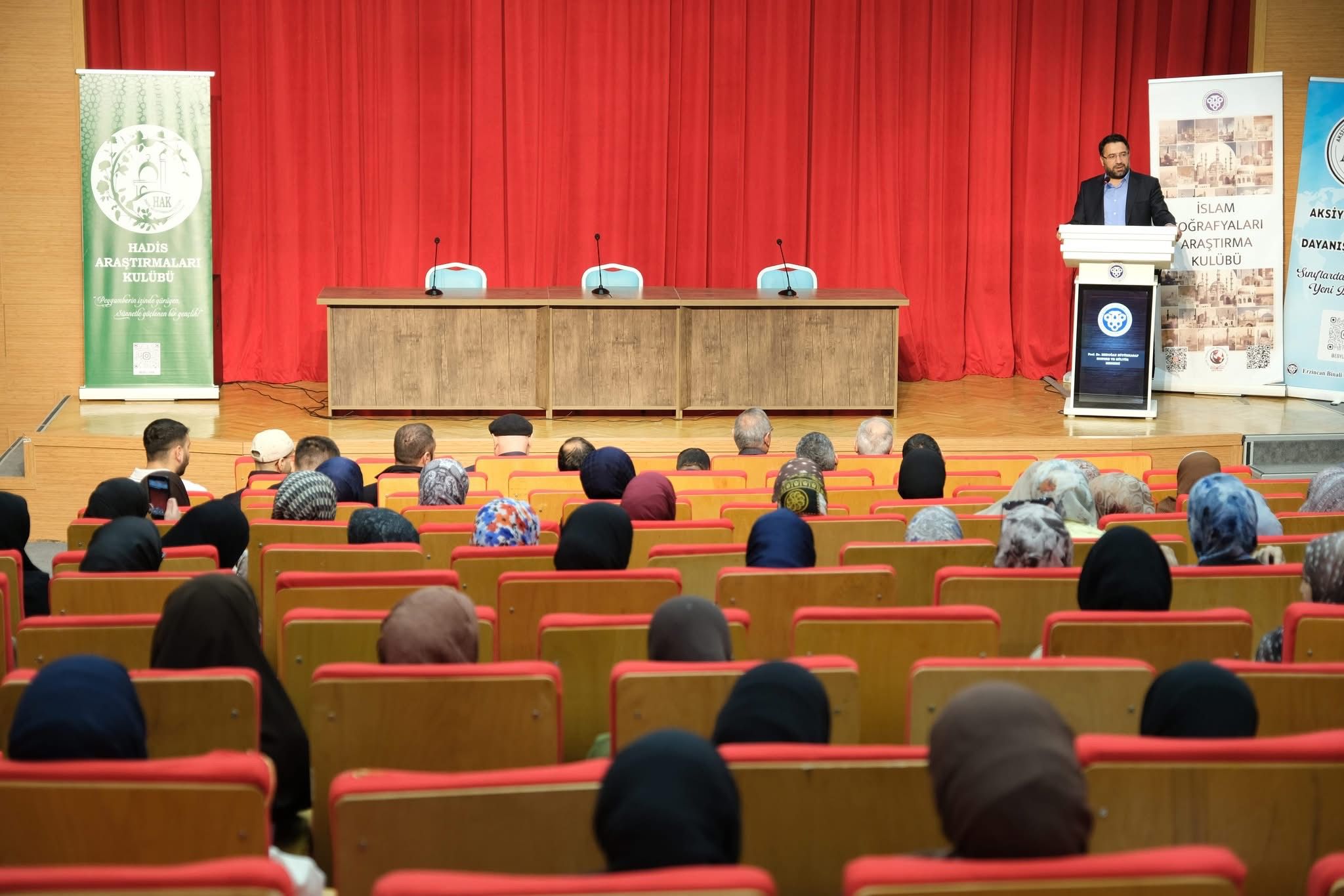 EBYÜ’de “Sosyal Medya Ahlâkı” Konferansı Düzenlendi