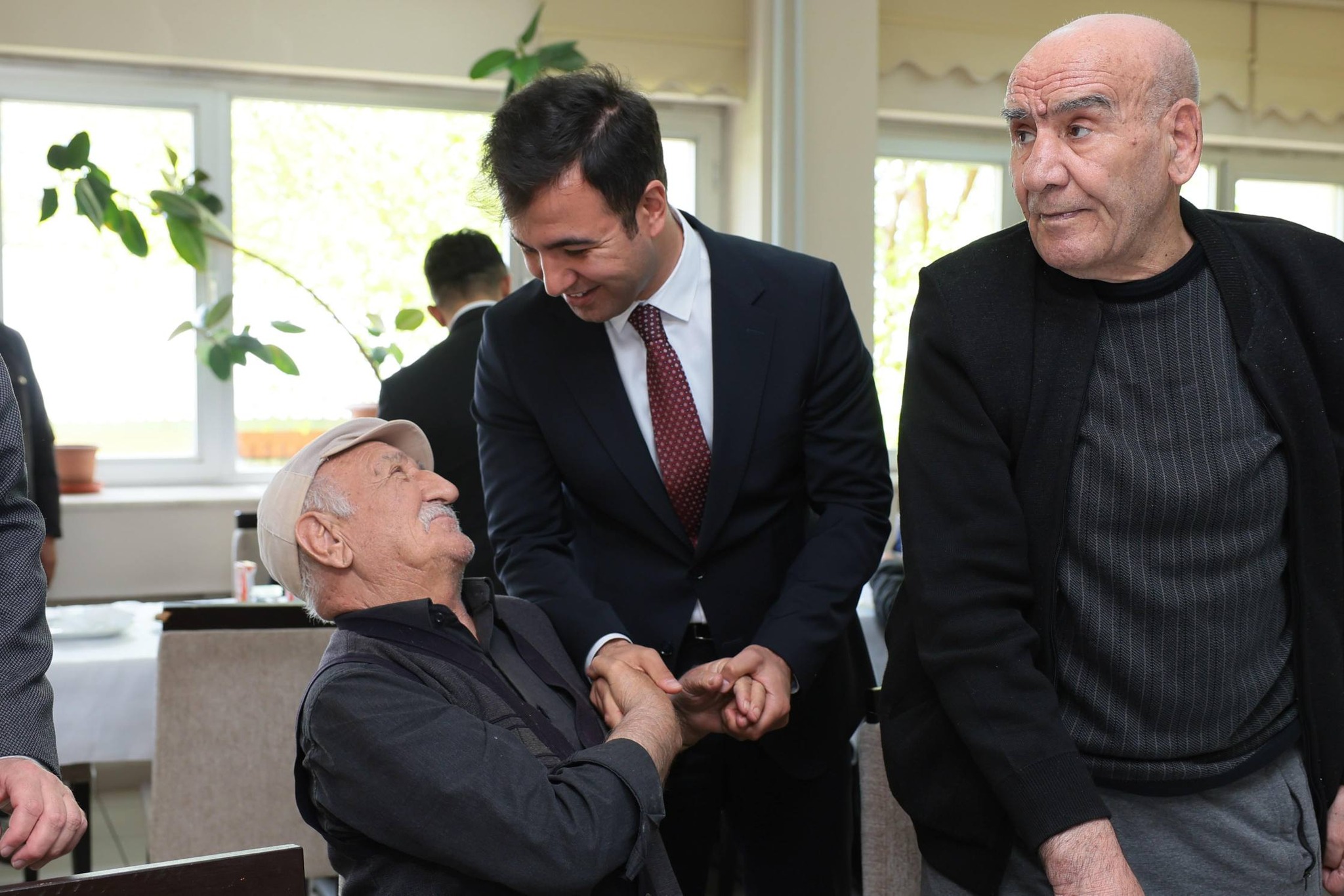 Erzincan’da Bayramda Anlamlı Ziyaretler: Protokol Şehitlikte Dua Etti