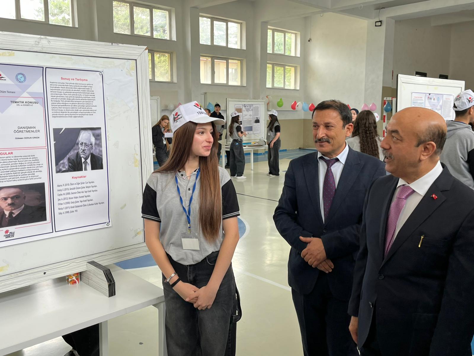 Erzincan’da Genç Beyinlerden Bilim Şöleni: TÜBİTAK 4006 Bilim Fuarı Açıldı