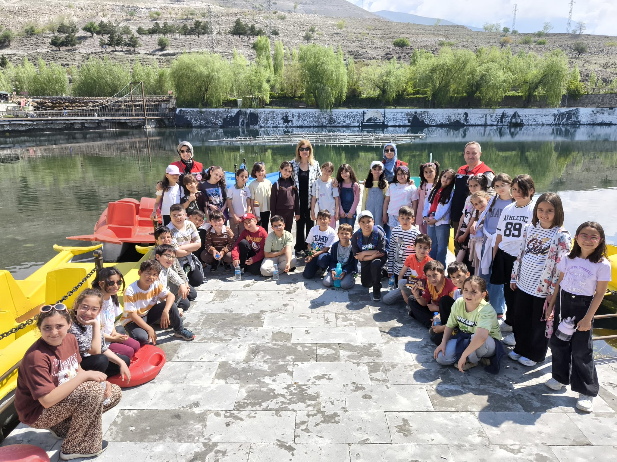 Erzincan’da Minikler Doğayla Buluştu: Ekşisu Sazlıklarında Kuş Gözlemi Heyecanı