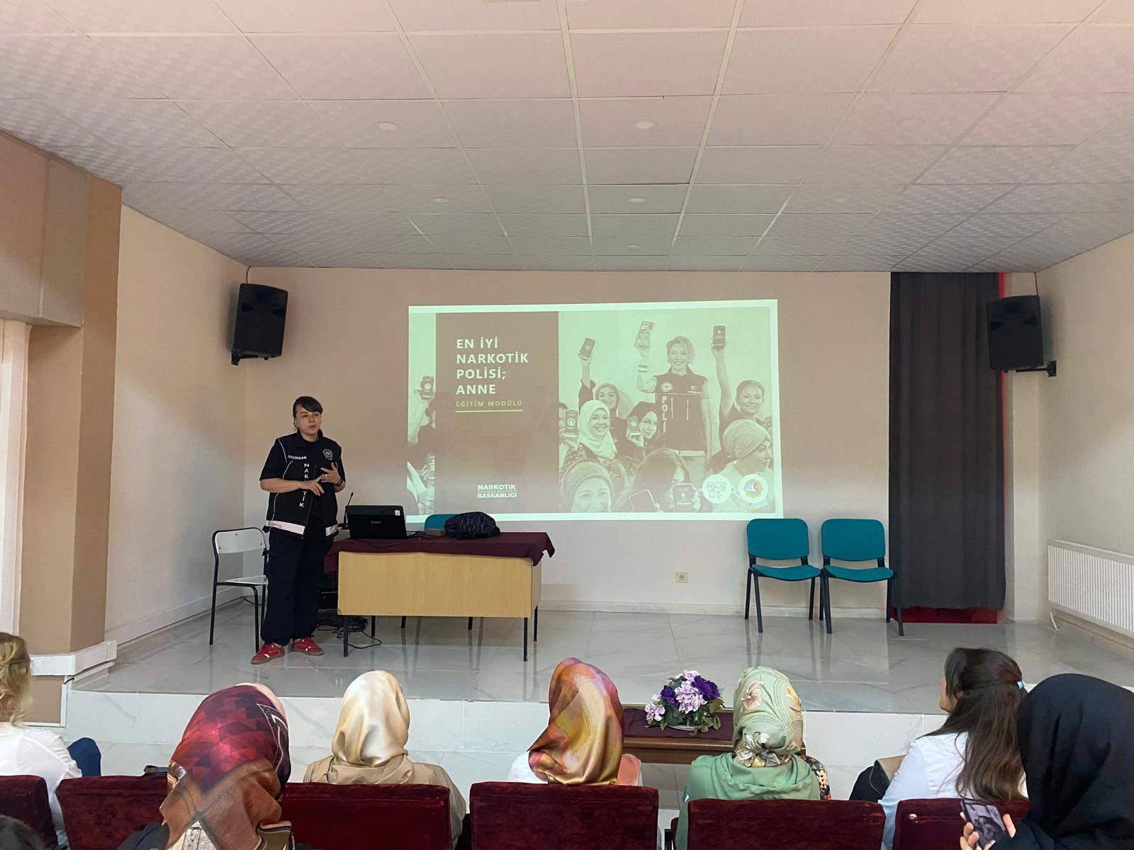 Erzincan’da Narkorehber ve Narkonokta Faaliyetleriyle 5 Bini Aşkın Kişi Bilgilendirildi