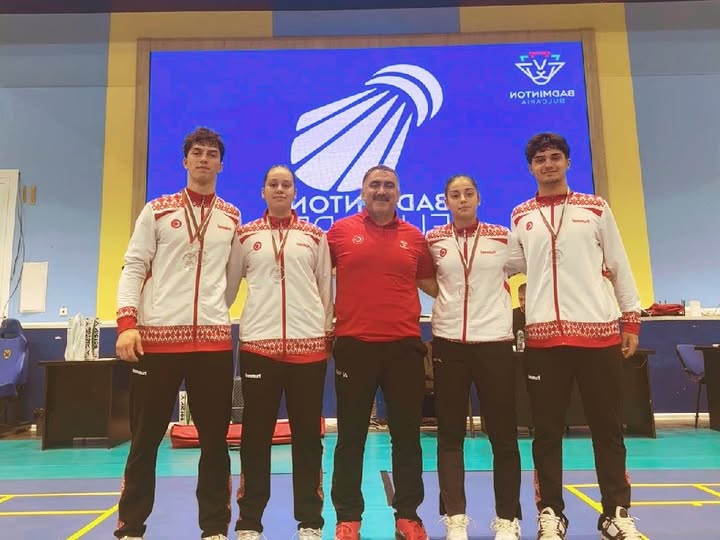 Erzincanlı Millî Badmintoncular Bulgaristan’dan 4 Madalyayla Döndü
