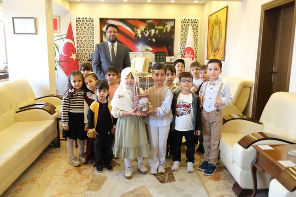 Minik Yüreklerden Afrika’ya Umut Olan Destek
