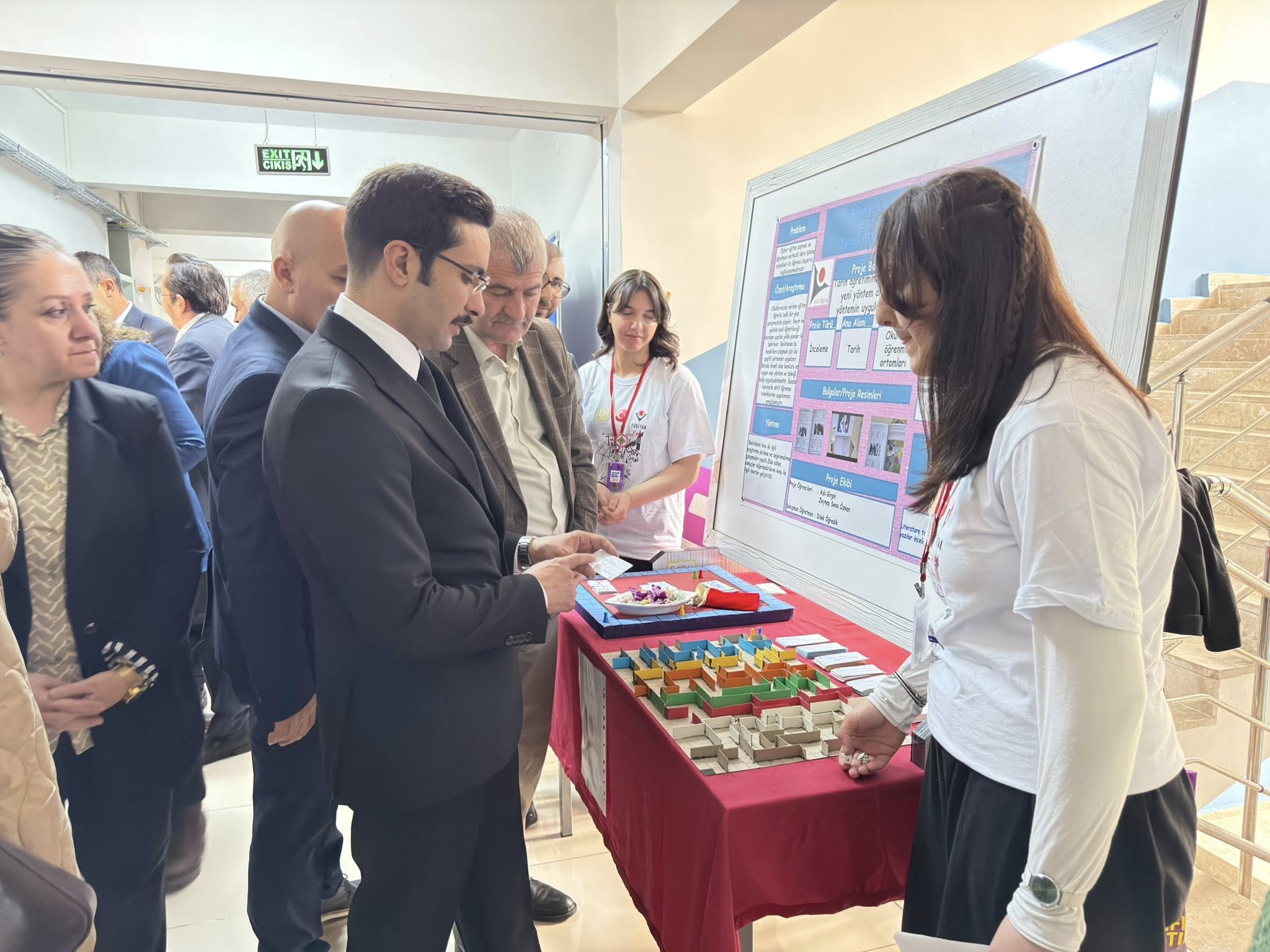 Refahiye’de Bilim Şöleni: Öğrenciler Projelerini Sergiledi