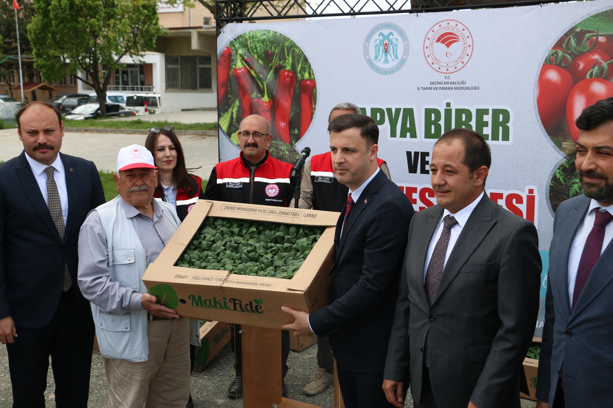 Üreticiye Büyük Destek: 780 Bin Domates ve Biber Fidesi Dağıtıldı