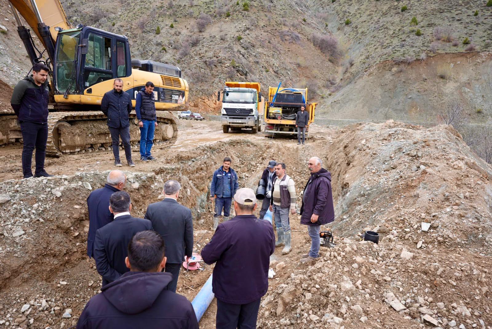 Üzümlü’de Köy Yolları ve Su Hatları Yeniden Hizmete Açıldı