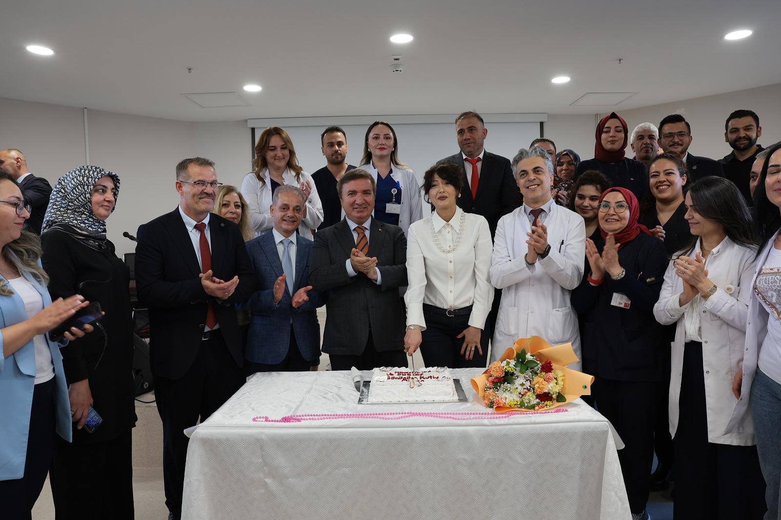 Vali AYDOĞDU’dan Sağlık Çalışanlarına Anlamlı Ziyaret