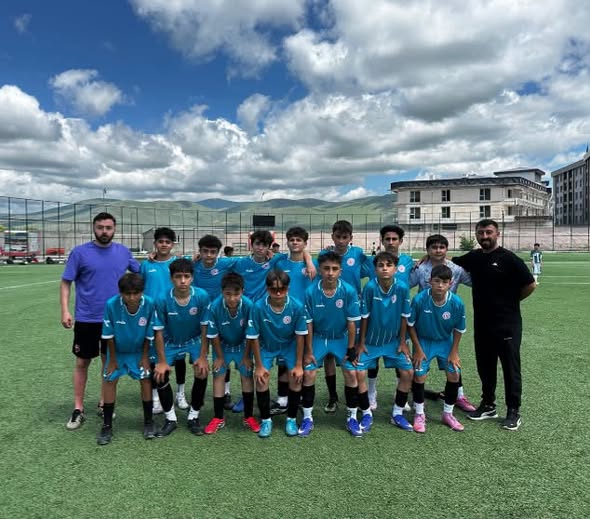 Analig’de Erzincan Rüzgârı: Kız Ve Erkek Futbol Takımlarından Çifte Zirve