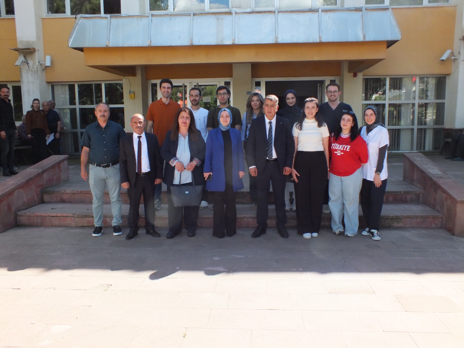 EBYÜ’lü Diş Hekimlerinden Huzurevi Sakinlerine Tarama ve Moral Ziyareti