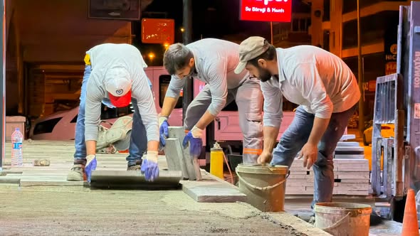 Buğday Meydanı Yolunda Kaldırım Çalışmaları Sürüyor