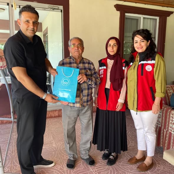 Erzincan’da Babalar Günü’nde Anlamlı Ziyaret: Şehit Babaları Unutulmadı