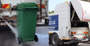 Erzincan’da Çöp Konteynerleri Düzenli Olarak Yıkanıp Dezenfekte Ediliyor