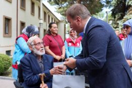 Erzincan’da İhtiyaç Sahibi Vatandaşlara Akülü Engelli Araçları Teslim Edildi