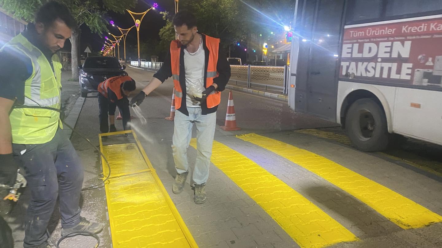 Erzincan’da Yaya Güvenliği İçin Yol Çizgileri Yenileniyor