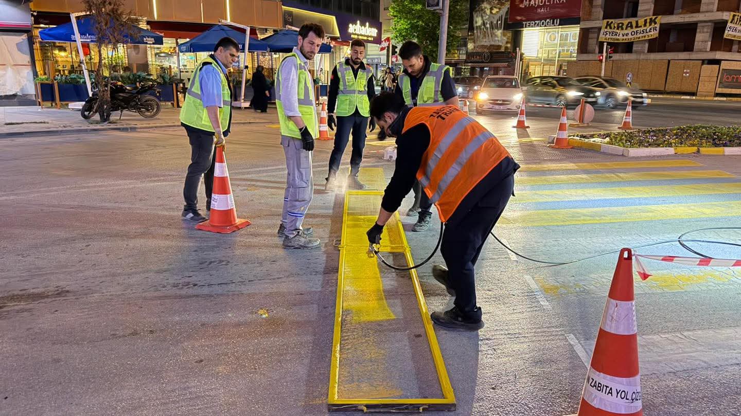 Erzincan’da Yol Çizgileri Yenileniyor: Yaya ve Araç Güvenliği Ön Planda