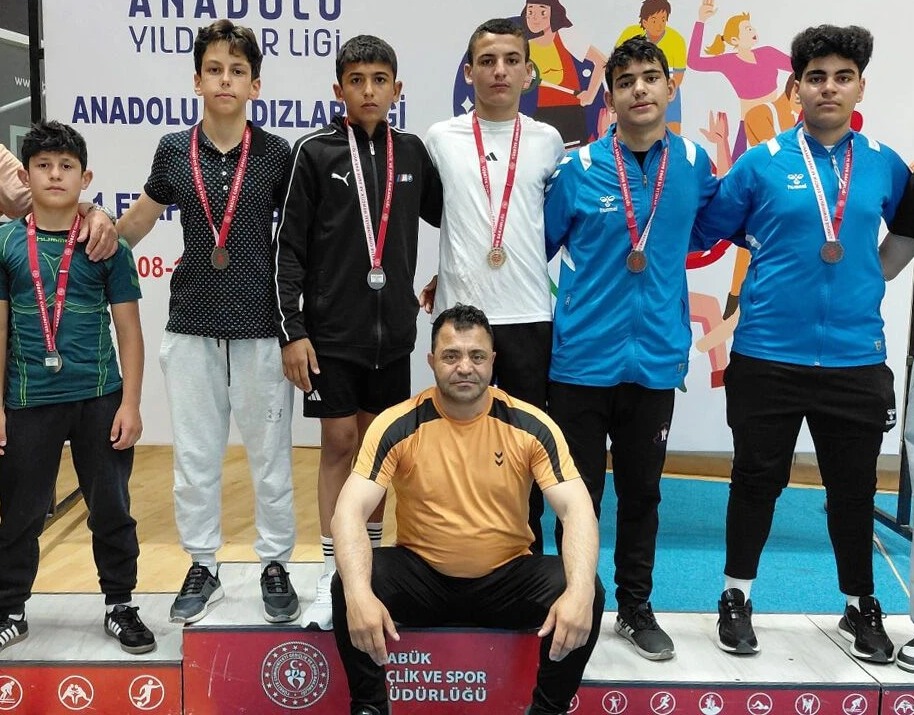 Erzincanlı Güreşçilerden Bölge Finallerinde Büyük Başarı