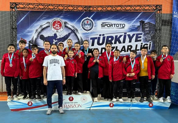 Erzincanlı Karatecilerden Büyük Başarı: Türkiye Yıldızlar Ligi’nden 28 Madalya ile Döndüler