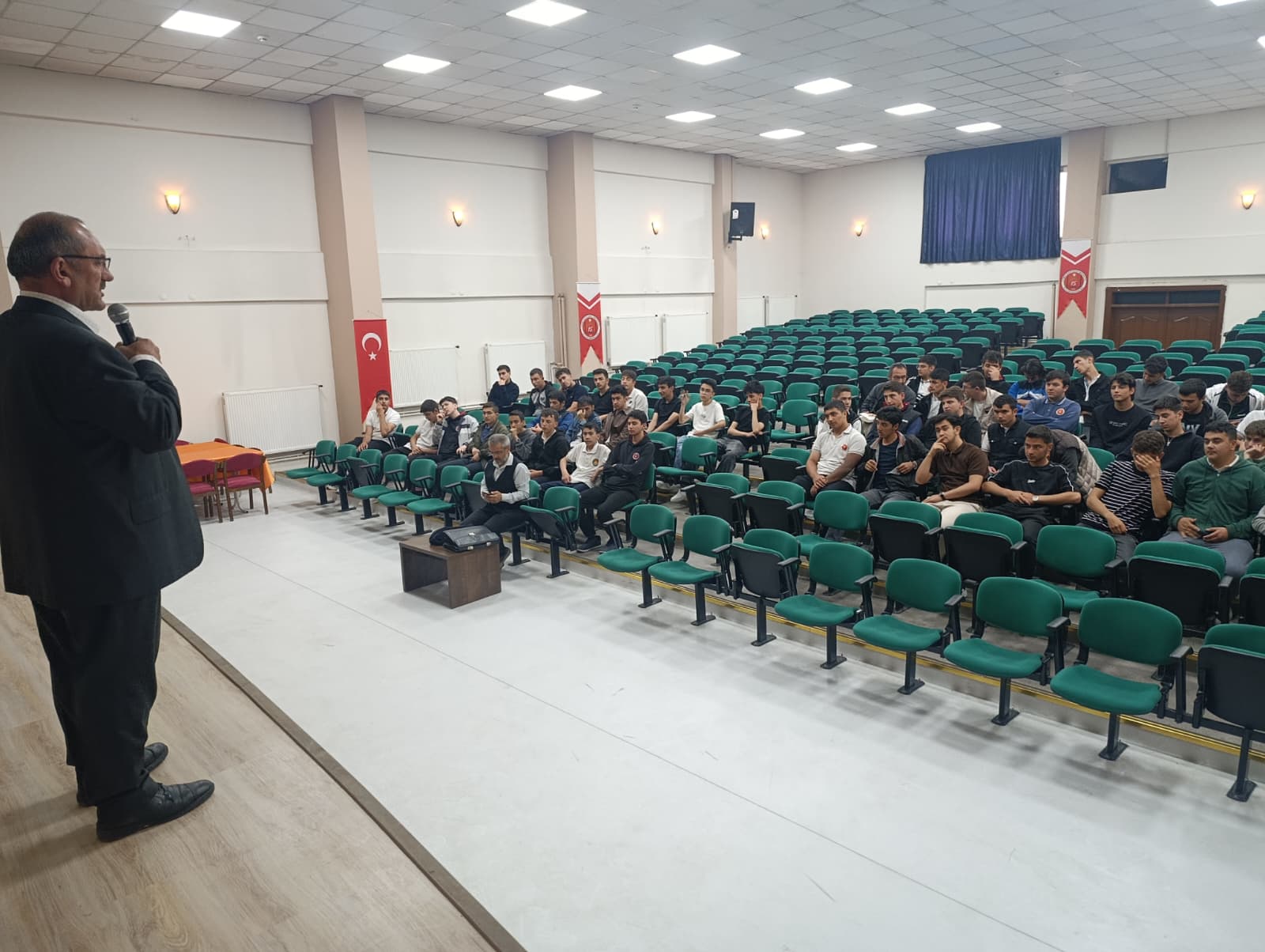 İlahiyat Fakültesi Öğrencilerle Buluştu