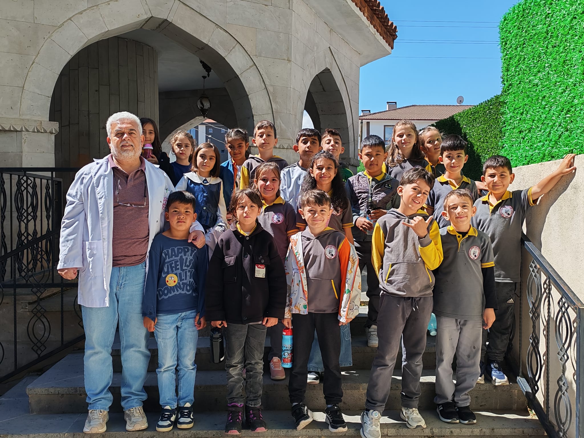 Minik Yürekler Camide Buluştu: Öğrenciler Cami Kültürünü Yerinde Öğrendi