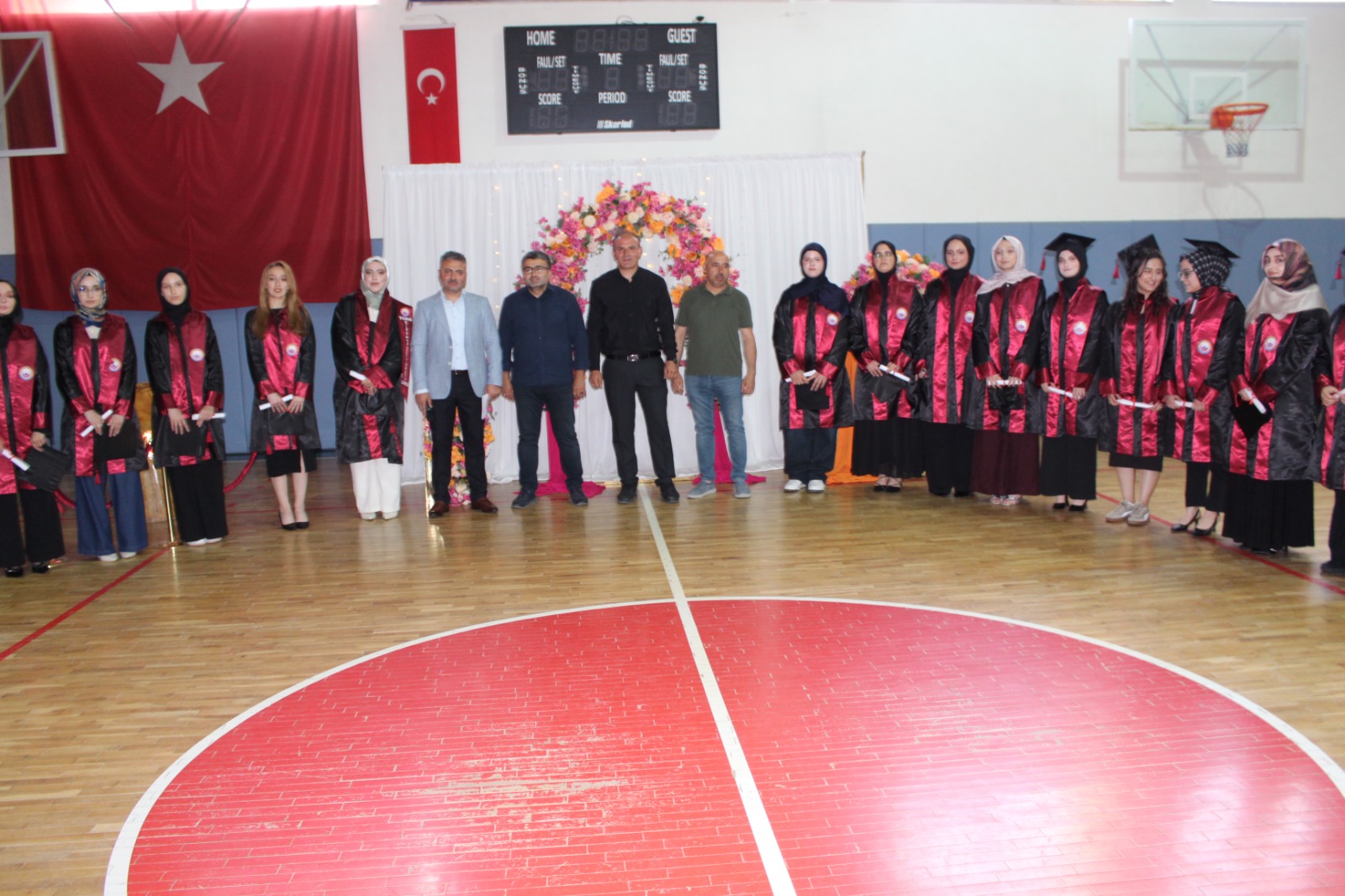 TOBB Binali Yıldırım Kız İmam Hatip Lisesi’nde Mezuniyet Coşkusu