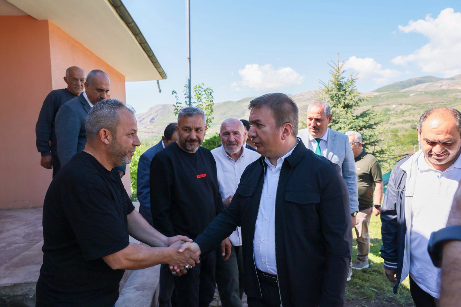 Vali AYDOĞDU Elmaköy’de Vatandaşlarla Buluştu: 400 Dönümlük Sera Alanı İçin Talimat Verildi