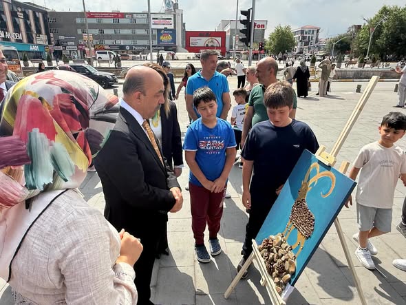 Vali Recep Yazıcıoğlu İlkokulu’nda Yıl Sonu Resim Sergisi Açıldı